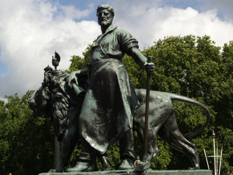 Detail, Victoria Monument, Buckingham Palace, July 27, 2007