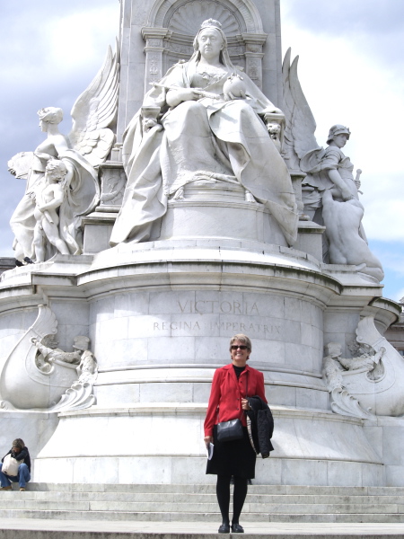 MAT at Victoria Monument, Buckingham Palace, July 27, 2007